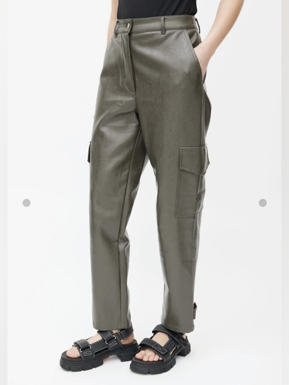 Wilfred Commande Tapered Cargo Pants Faux Leather Muted Olive-Grey Small